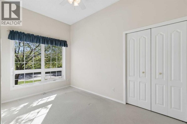 Foyer - 54 Shannon Estates Terrace Sw, Calgary, AB T2Y4C4 Photo 5