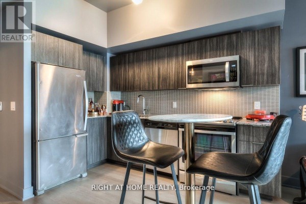 Living room - 540 - 30 Shore Breeze Drive, Toronto, ON M8V1A1 Photo 3