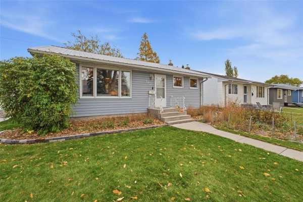 Living room - 540 Beaverbrook Street, Winnipeg, MB R3N1N4 Photo 3