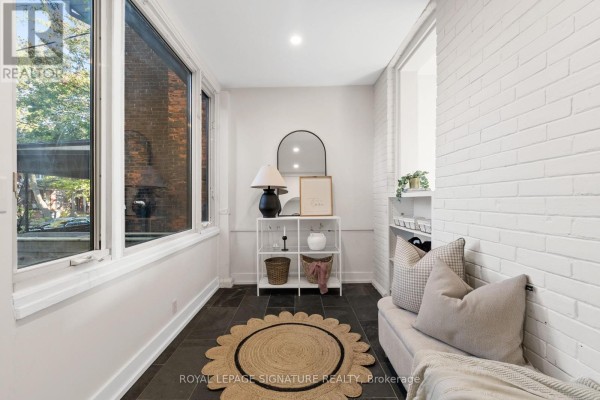 Kitchen - 540 Crawford Street, Toronto, ON M6G3J8 Photo 3