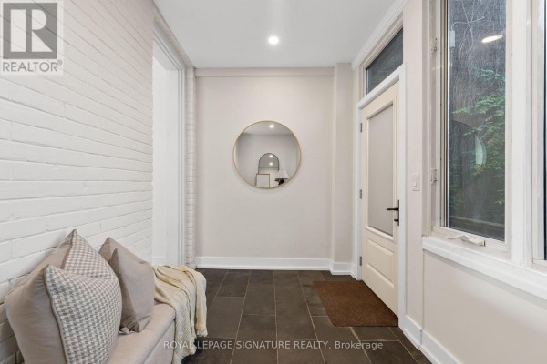 Primary Bedroom - 540 Crawford Street, Toronto, ON M6G3J8 Photo 4