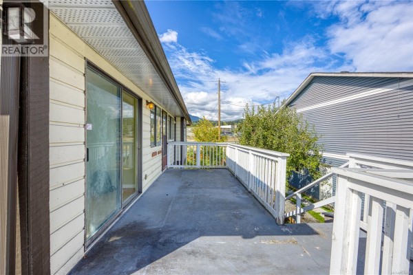 Den - 540 Dundas St, Nanaimo, BC V9T1L6 Photo 5