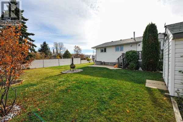 3pc Bathroom - 5401 65 Street, Camrose, AB T4V4L8 Photo 4