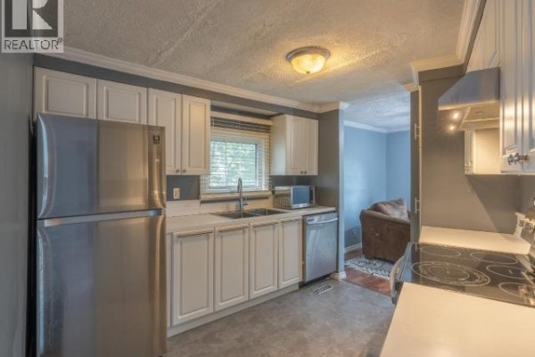 Living room - 5402 49th Street, Yellowknife, NT X1A2R9 Photo 2