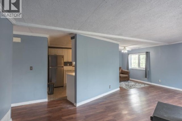 Kitchen - 5402 49th Street, Yellowknife, NT X1A2R9 Photo 4