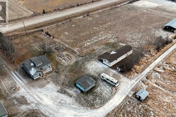 Family room - 54032 Highway 748n, Rural Yellowhead County, AB T7E3M6 Photo 5