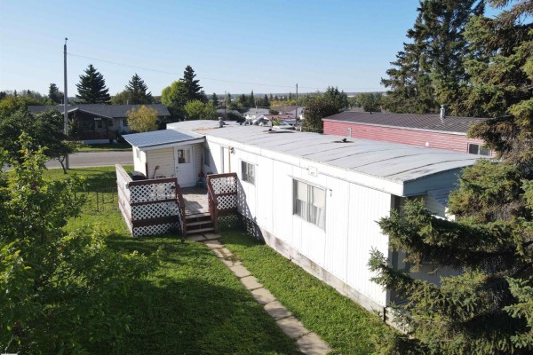 Dining room - 5404 47 Av, Drayton Valley, AB T7A1K7 Photo 2