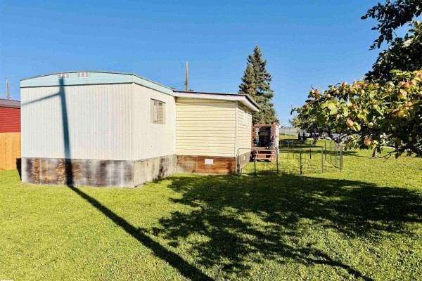 Primary Bedroom - 5404 47 Av, Drayton Valley, AB T7A1K7 Photo 4