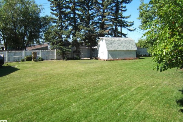 Kitchen - 5404 49 St, Two Hills, AB T0B4K0 Photo 3