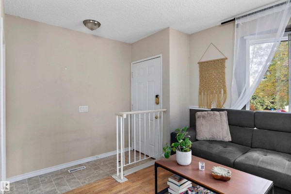 Kitchen - 5406 55 St, Beaumont, AB T4X1A4 Photo 3