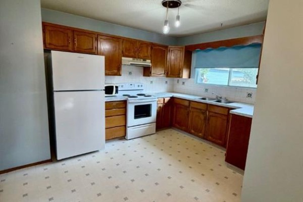 Primary Bedroom - 5409 57 Street, Taber, AB T1G1L7 Photo 3