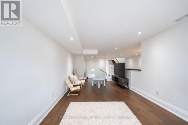 Kitchen - 540b Pharmacy Avenue, Toronto, ON M1L3G6 Photo 5