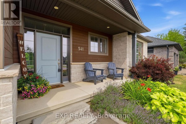 541 Bennett Crescent, Strathroy Caradoc, ON, photo 3