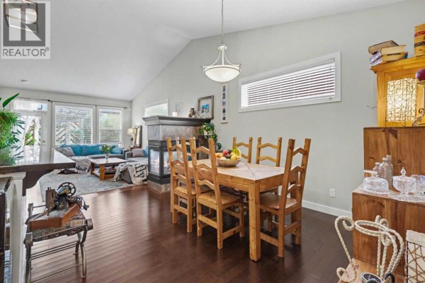 Kitchen - 541 Boulder Creek Green Se, Langdon, AB T0J1X3 Photo 3