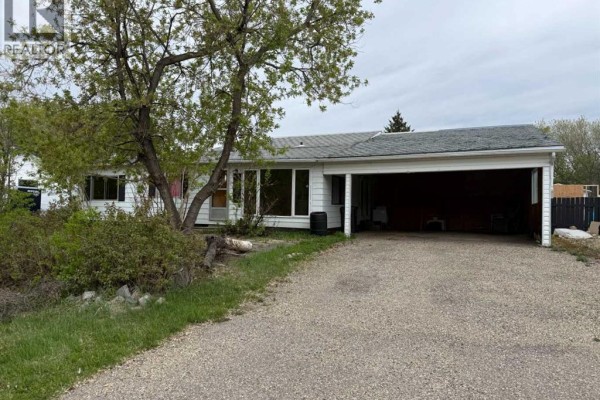 Living room - 5410 51 Street, Berwyn, AB T0H0E0 Photo 4