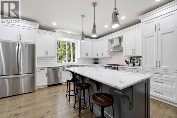 5pc Ensuite bath - 5410 Gannor Road, Salmon Arm, BC V1E2P7 Photo 5