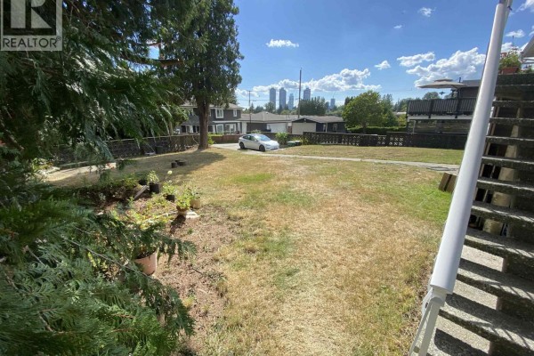 5410 Parker Street, Burnaby, BC V5B1Z7 Photo 2
