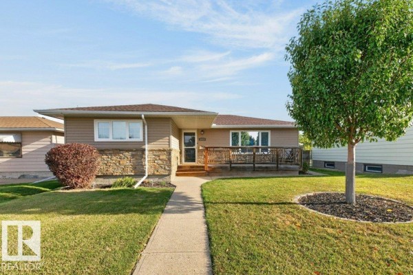 Kitchen - 5412 90a Av Nw, Edmonton, AB T6B0P8 Photo 3