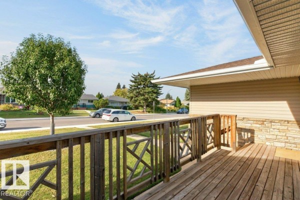 Family room - 5412 90a Av Nw, Edmonton, AB T6B0P8 Photo 4