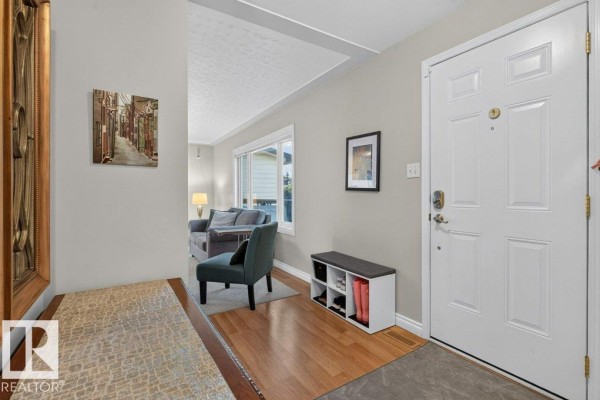 Primary Bedroom - 5412 90a Av Nw, Edmonton, AB T6B0P8 Photo 5