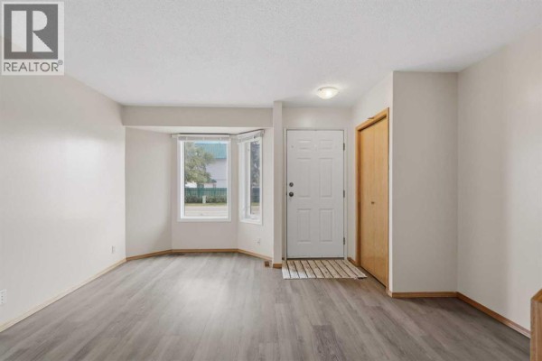 5414 45 Street, Lacombe, AB, photo 2