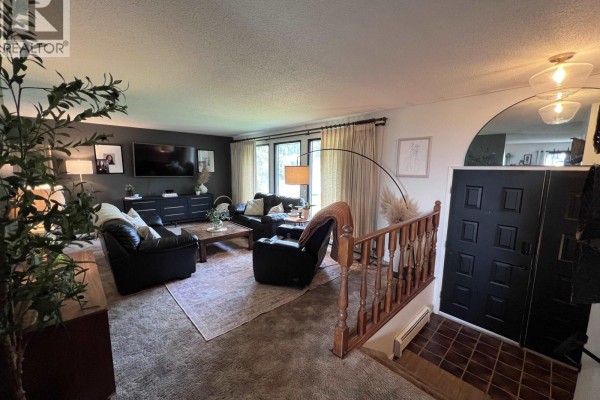 Eating area - 5415 W 53 Avenue, Fort Nelson, BC V0C1R0 Photo 4