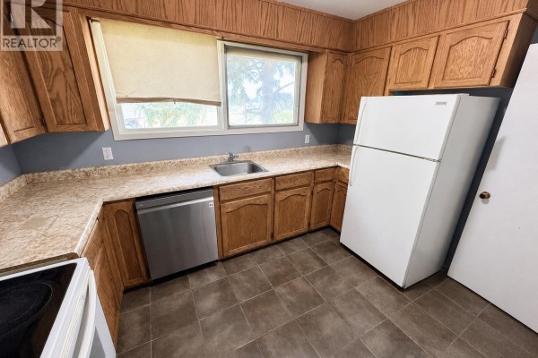 542 Elizabeth Street, Weyburn, SK, photo 3