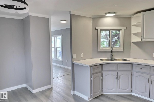Kitchen - 542 Evergreen Pa Nw, Edmonton, AB T5Y4M2 Photo 3