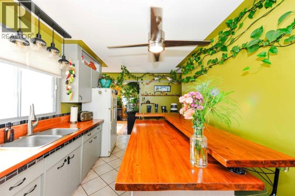 4pc Bathroom - 5420 50 Avenue, Camrose, AB T4V0T4 Photo 4