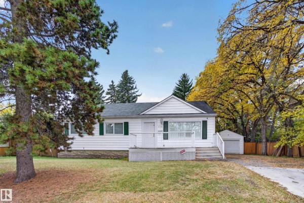 Primary Bedroom - 5422 110 St Nw, Edmonton, AB T6H3E1 Photo 4