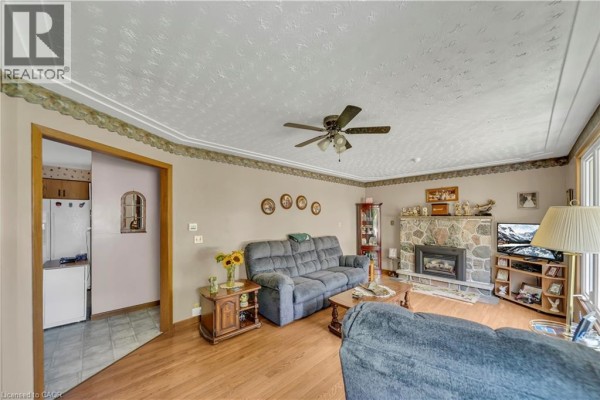 Living room - 5427 Perth Road 178, North Perth, ON N0G2P0 Photo 5