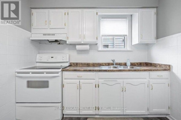 Primary Bedroom - 5429 Second Avenue, Niagara Falls, ON L2G3M1 Photo 4