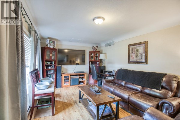 543 Bradley St, Nanaimo, BC, photo 2