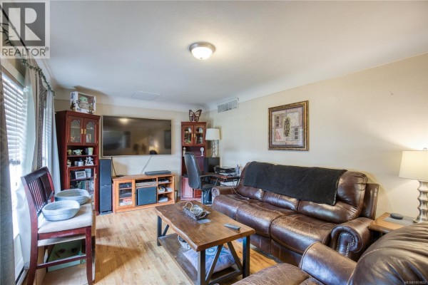 543 Bradley St, Nanaimo, BC, photo 3