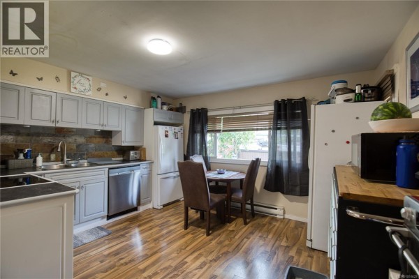 Kitchen - 543 Bradley St, Nanaimo, BC V9S1B9 Photo 4