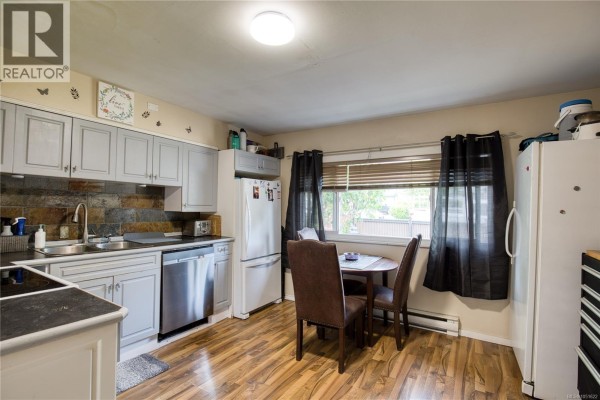 Living room - 543 Bradley St, Nanaimo, BC V9S1B9 Photo 5