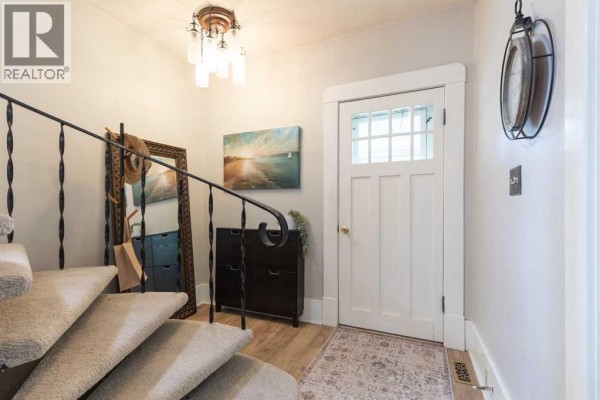 Living room - 543 Cambridge Street Se, Medicine Hat, AB T1A0T3 Photo 5