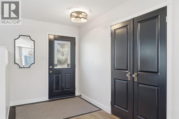 Living room - 543 Willingdon Boulevard Se, Calgary, AB T2J2B1 Photo 2