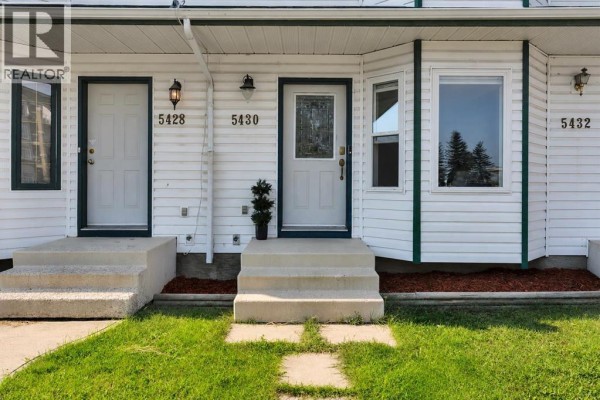 5430 45 Street, Lacombe, AB, photo 3