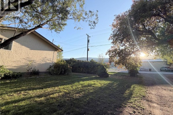 Full bathroom - 5430 Old Vernon Road, Kelowna, BC V1X7V6 Photo 2