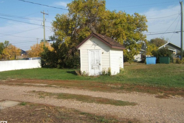Primary Bedroom - 5433 44 St, Vegreville, AB T9C1C8 Photo 4