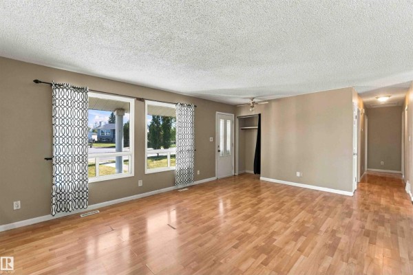 Kitchen - 5436 51 St, Gibbons, AB T0A1N0 Photo 3