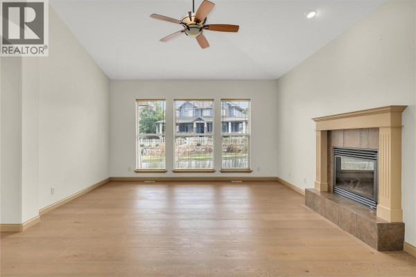 Family room - 5438 Farron Street, Kelowna, BC V1W5A6 Photo 5