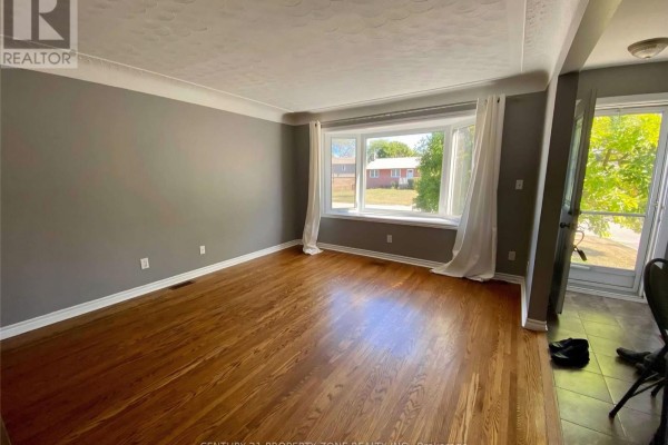 Primary Bedroom - 5439 Cornwall Crescent, Burlington, ON L7L3K2 Photo 3
