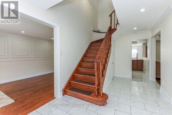 5449 Heritage Hills Boulevard, Mississauga, ON L5R2H4 Photo 4