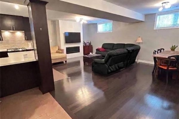 4pc Bathroom - 545 Eaglewood Drive Unit# 2 Lower, Hamilton, ON L8W3J3 Photo 4