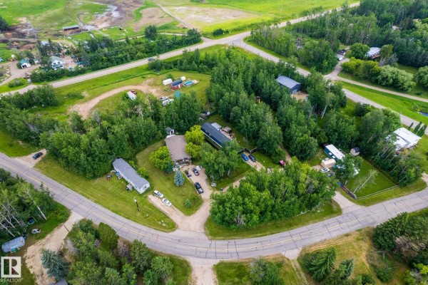 54500 Lac Ste Anne Tr, Rural Sturgeon County, AB T8R1Z1 Photo 4