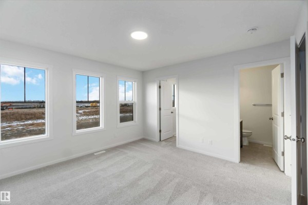 5452 Hawthorn Ru Sw, Edmonton, AB, photo 2