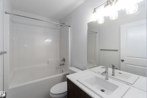 5452 Hawthorn Ru Sw, Edmonton, AB, photo 3