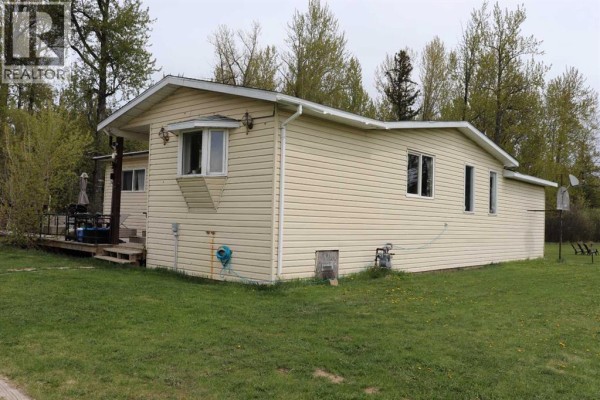 Living room - 54525 Range Road 142b, Rural Yellowhead County, AB T7E3Z4 Photo 3